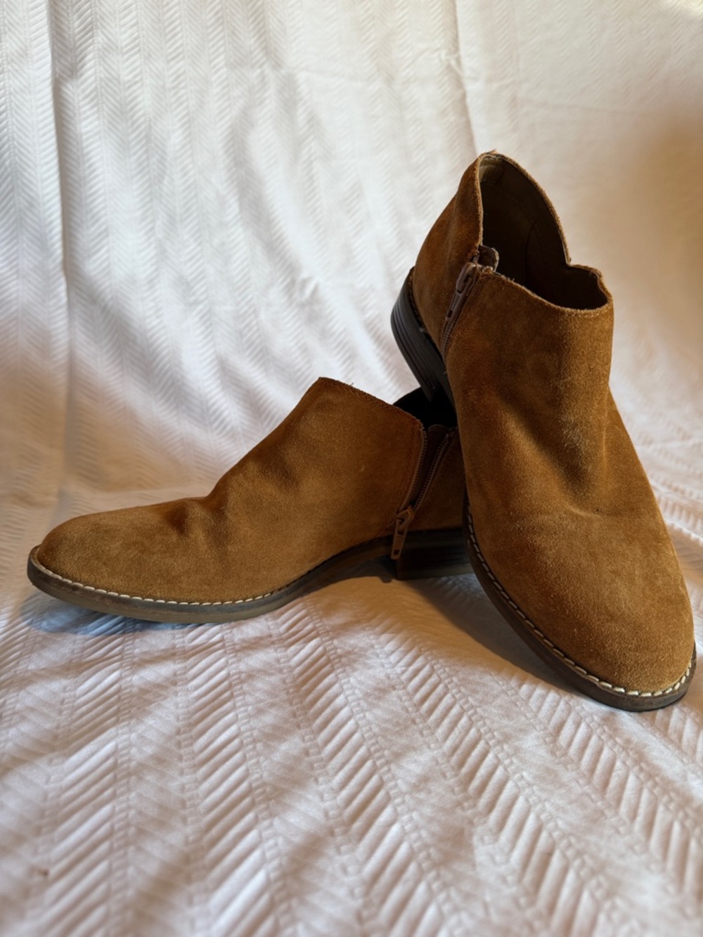 Clarks Women’s Suede Ankle Boots w/Zippers & Buckles in Tan Brown, 7 1/2 - Picture 2 of 8